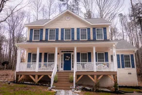 HOME AWAY- 2- Story House with 4 Bedrooms/HOT TUB - Image 5