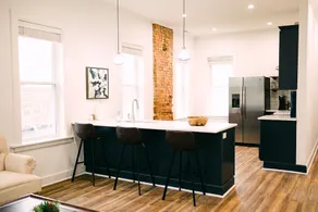 The Brick House 200 -Downtown Historic Luxury Apt - Image 3