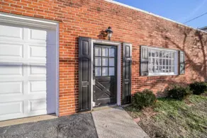 THE PRINCE COTTAGE WITH PRIVATE PARKING GARAGE!!! - Image 4