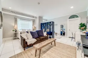 THE PRINCE COTTAGE WITH PRIVATE PARKING GARAGE!!! - Image 2