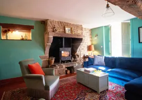 Spacious 4-Bed Family Country Home w Pool/Gardens - Image 2