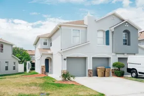 Modern 3-BR Luxury Townhome – Perfect for Families - Image 2