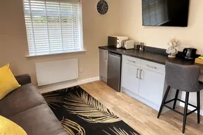 modern 1 bedroom property - Image 3