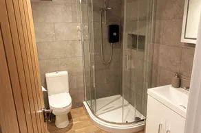 modern 1 bedroom property - Image 4