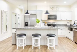 La Fleur, Exquisite New Home Close To The Ark. - Image 4