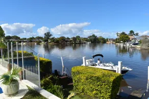 Pool house on the canal, private Jetty, Wifi - Image 2