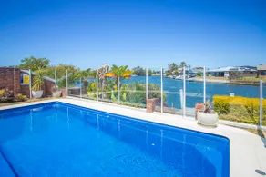Pool house on the canal, private Jetty, Wifi - Image 3