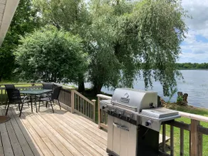 Cozy Riverfront Cottage by Rideau River - Image 4