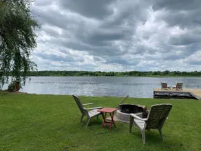Cozy Riverfront Cottage by Rideau River - Image 2