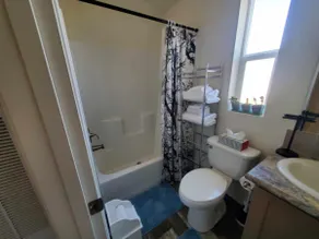 Cheerful 2 bedroom 2 bathroom home in the country. - Image 5