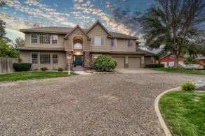 Stunning and spacious retreat w/ Heated pool and hot tub - Image 2
