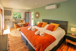 Gîte L’Escapade pour 2 avec spa privatif - Image 4