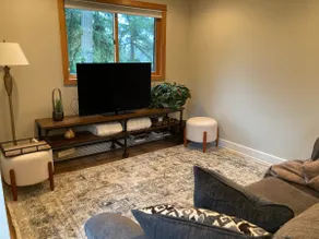 Forest views, hiking, family friendly! - Image 3