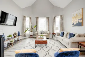 Cozy and Elegant 4 BR Home Perfect for Getaways - Image 2