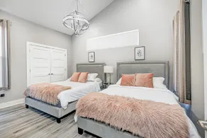 Cozy and Elegant 4 BR Home Perfect for Getaways - Image 3
