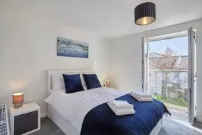 2022 New Pet Friendly House In Central Hayle (3) - Image 2