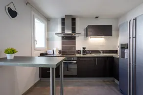 L'Évêché | Spacious 2-bedroom, 1-bathroom, Duplex in Hypercentre - Image 3