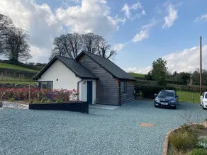 Cosy one bed guest house set in idyllic location - Image 3
