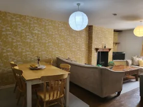 Cosy 2 bedroom home , with enclosed garden . - Image 3