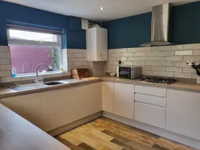 Cosy 2 bedroom home , with enclosed garden . - Image 4