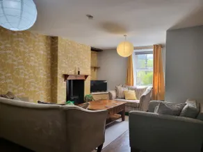 Cosy 2 bedroom home , with enclosed garden . - Image 2