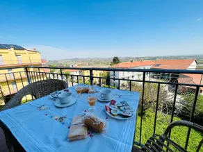 Vacation home with panoramic view - Image 3