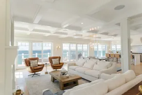 Luxurious Oceanfront Property - Image 3