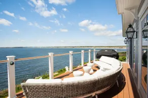 Luxurious Oceanfront Property - Image 2