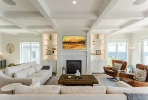 Luxurious Oceanfront Property - Image 4