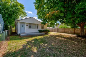 Cozy Clean Urban Indy Home - Image 5