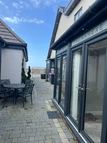 Beach Pad - gorgeous 2 bedroom apartment, sleeps 6 - Image 2