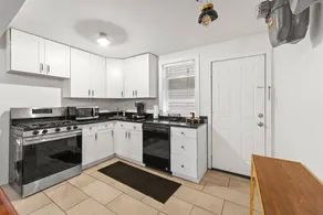 Bright & Cozy 2 Bedroom Apt - 15 Min to downtown! - Image 4