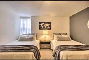 Spacious 2 bedroom bottom unit home. - Image 5