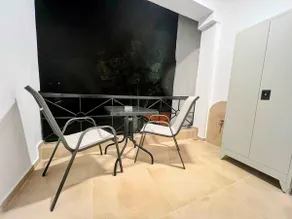 Spacious 2 bedroom apartment 200m from the sea - Image 5