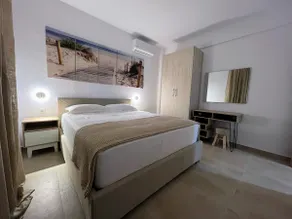 Spacious 2 bedroom apartment 200m from the sea - Image 3