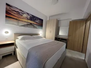Spacious 2 bedroom apartment 200m from the sea - Image 2