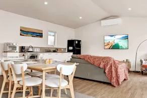 GH ideal for two with private entrance and parking - Image 3
