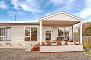 GH ideal for two with private entrance and parking - Image 2
