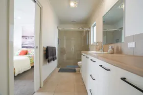 GH ideal for two with private entrance and parking - Image 5