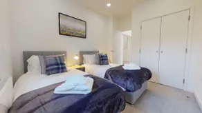 Luxury Stevenage Town Centre Apartment - Image 4