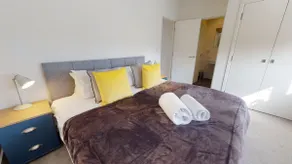 Luxury Stevenage Town Centre Apartment - Image 3