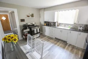 Cottage at Orchard Park Village - Image 5