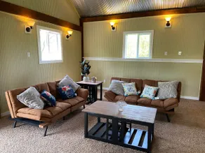 Rustic Converted Barn 1- Bedroom open floor plan - Image 4