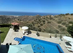 Beautiful cottage next to pool with unique views - Image 2