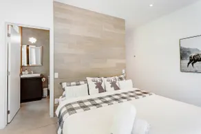 Tremblant Oasis: Fireplace, Hot Tub, King Beds! - Image 4
