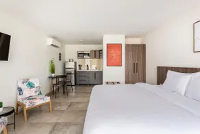 Rooftop Pool w/Lounge Area-2BE2BA Sleeps 4 #A8 - Image 2