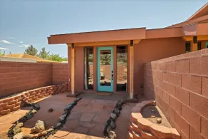 Sandstone Studio w/courtyard, 20 min. from Zion - Image 3