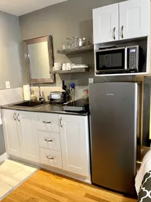 Cozy Cedarwood Suite ☆Terrace ☆ heated salt pool - Image 5