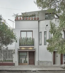 Minimalist Suite in Iconic Clavería - Image 5
