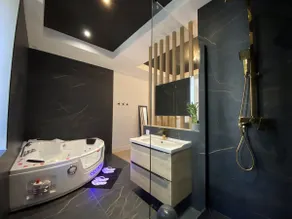 Romantic loft with Jacuzzi & King size bed - Image 5